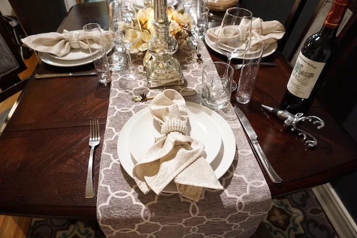table runner thanksgiving dinner