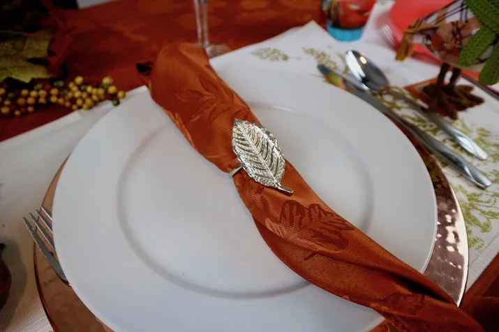 how to set thanksgiving table