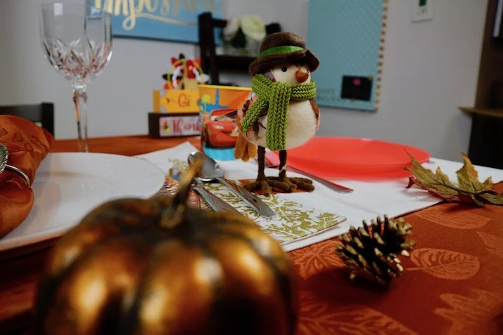 how to set thanksgiving table