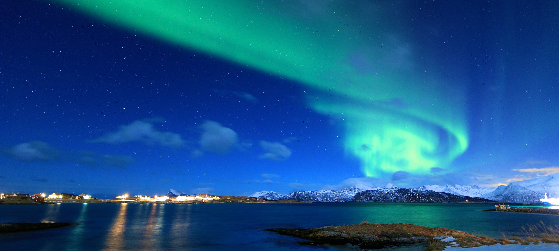 northern-light-2387777_1920.jpg