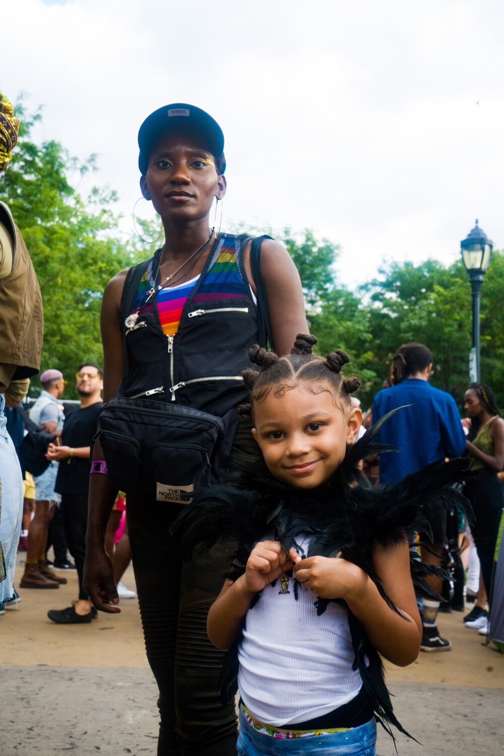 Mama @touched_by_aking and daughter flossin’ in her feathers OKAY?!