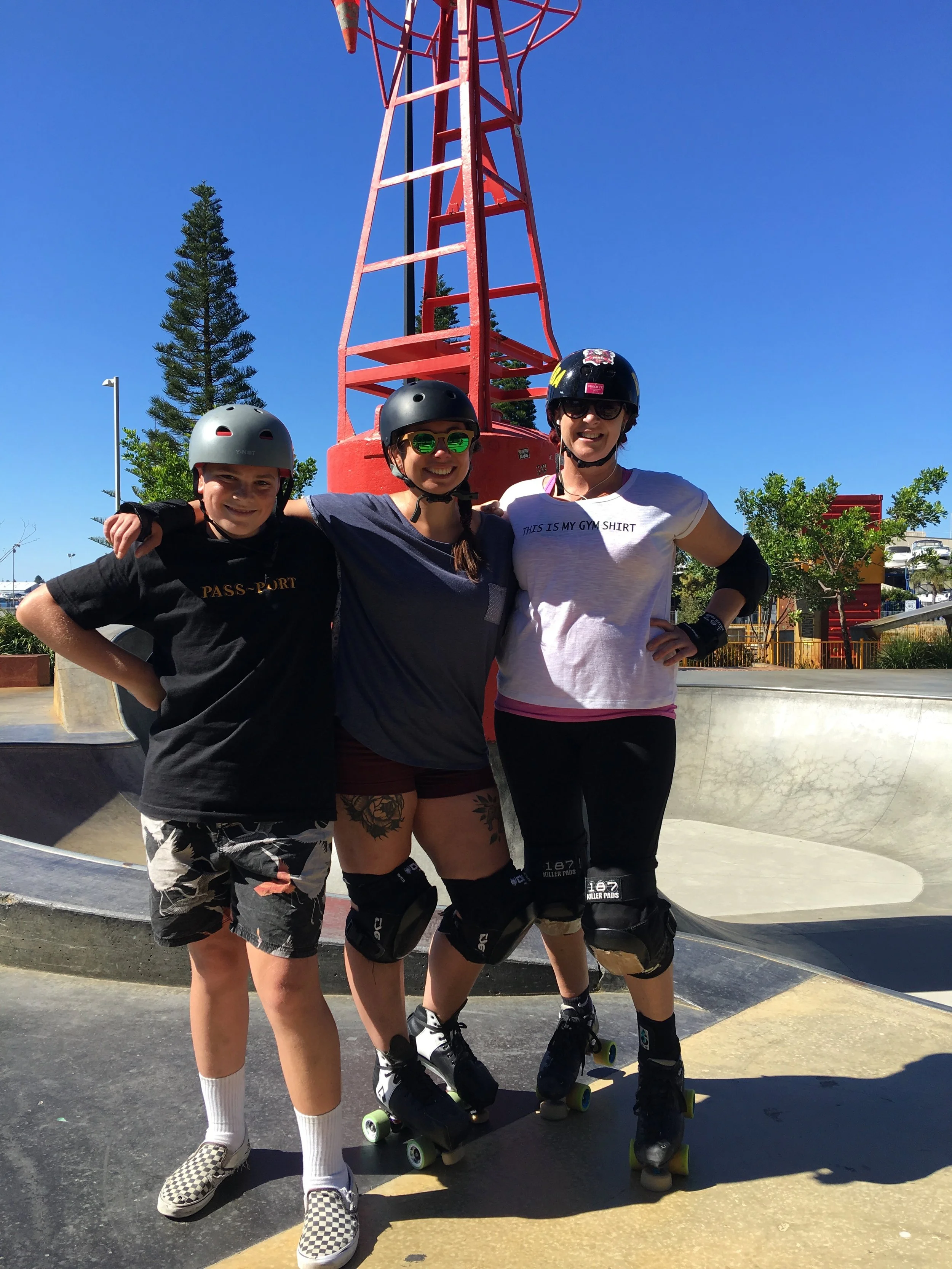 Bamba, Bonda and young skater Pearce, who jumped in the photo, why not!