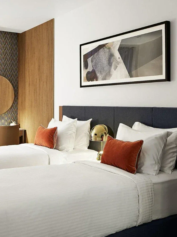 Crowne_Plaza_Darling_Harbour_case_study_collage_2.webp