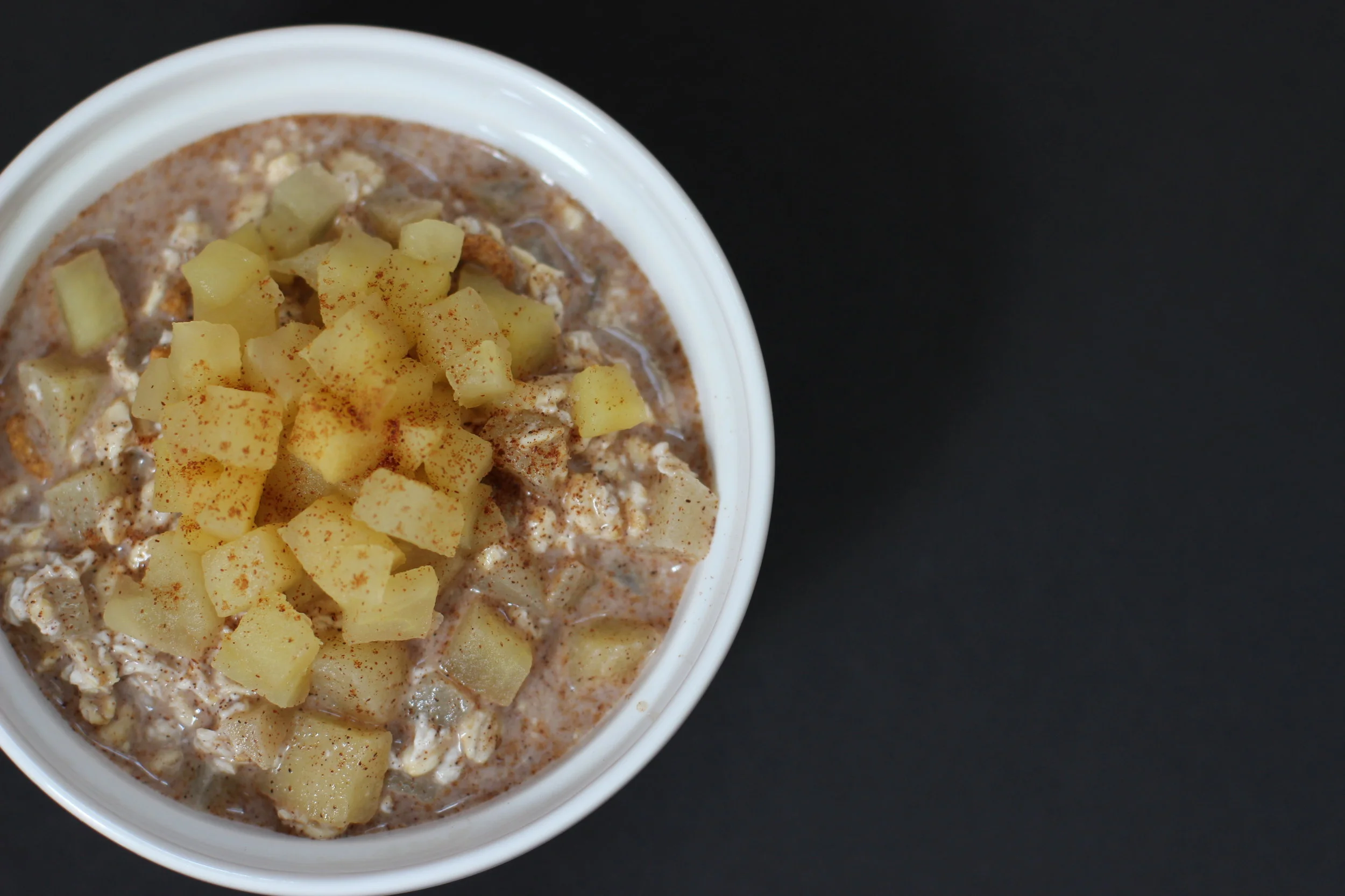 Vegan Apple Cinnamon Overnight Oatmeal