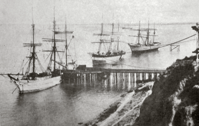  Cargo being loaded in Rosario onto Casado’s Santa Fe Western Railway. The rail line would, by 1890, connect much of the agriculturally-rich province to the Port of Rosario and the rest of the world.    
