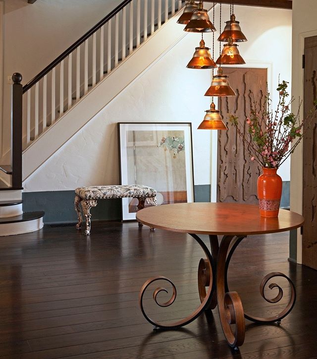 Spooky season is upon us and this entryway is begging to be covered in cobwebs, pumpkins, and maybe a bat or two. Creating spaces for decorations is a fun and convenient part of building your custom home! How would you decorate this area? .
.
.
.
.
#