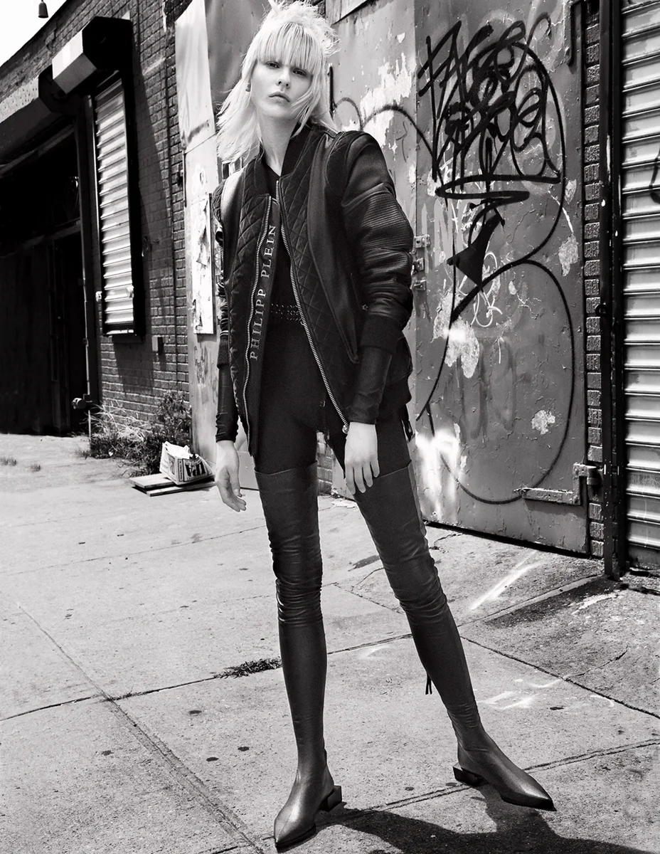 Bodysuit Norma Kama li , Leather Jacket Philipp Plein , Garter Bodybinds, Over The Knee Boots Tamuna Ingorokva