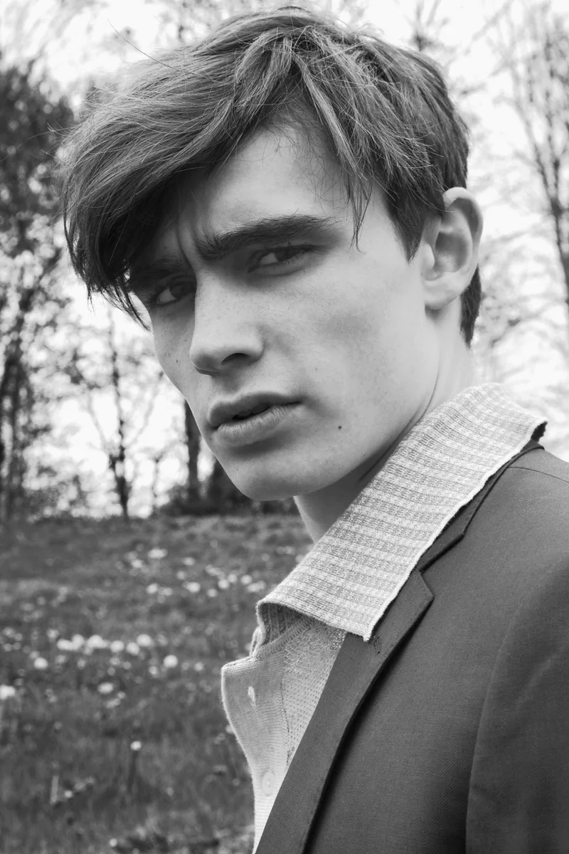 Suit Malan Breton, Sweater Sergio Davila, Boots Dr. Martens