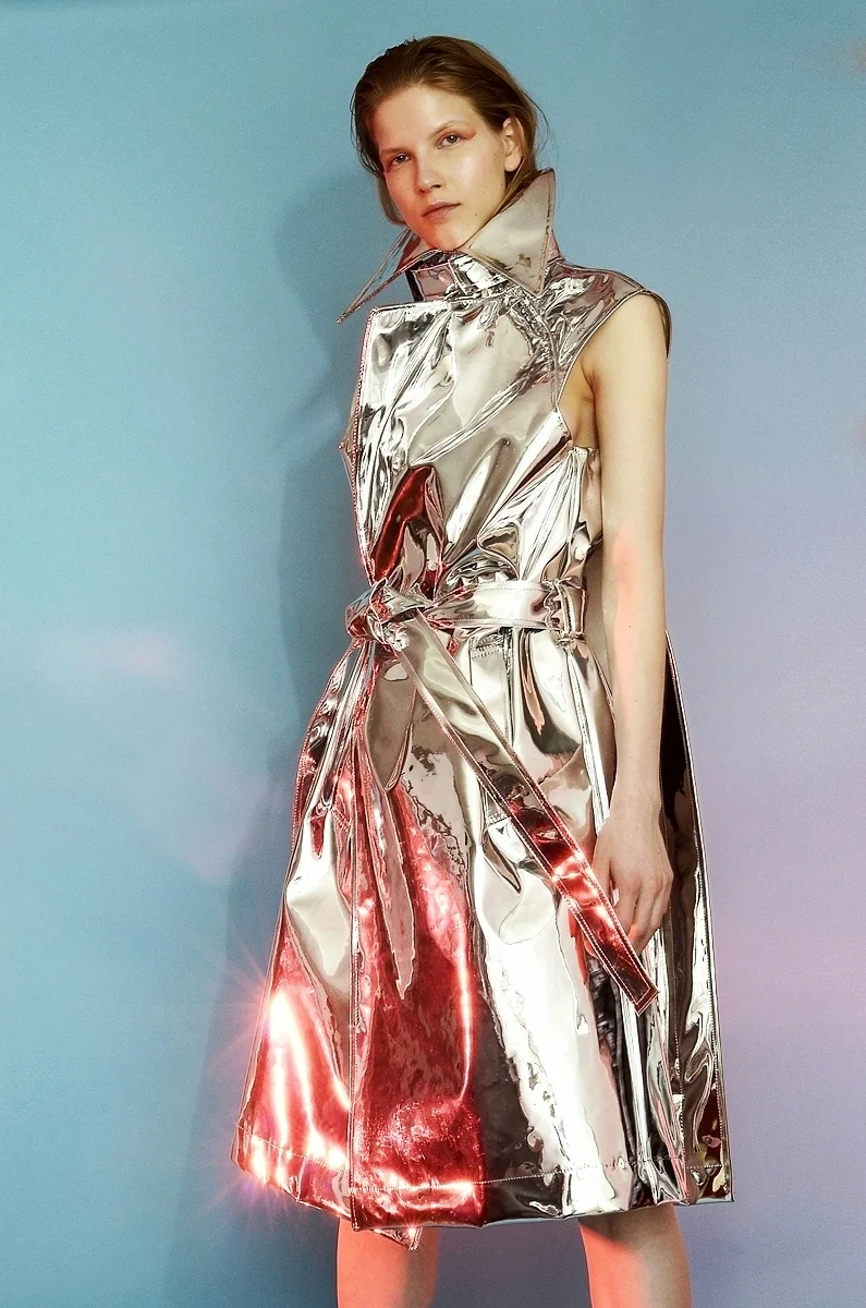 SILVER SLEEVELESS COAT LANDEROS