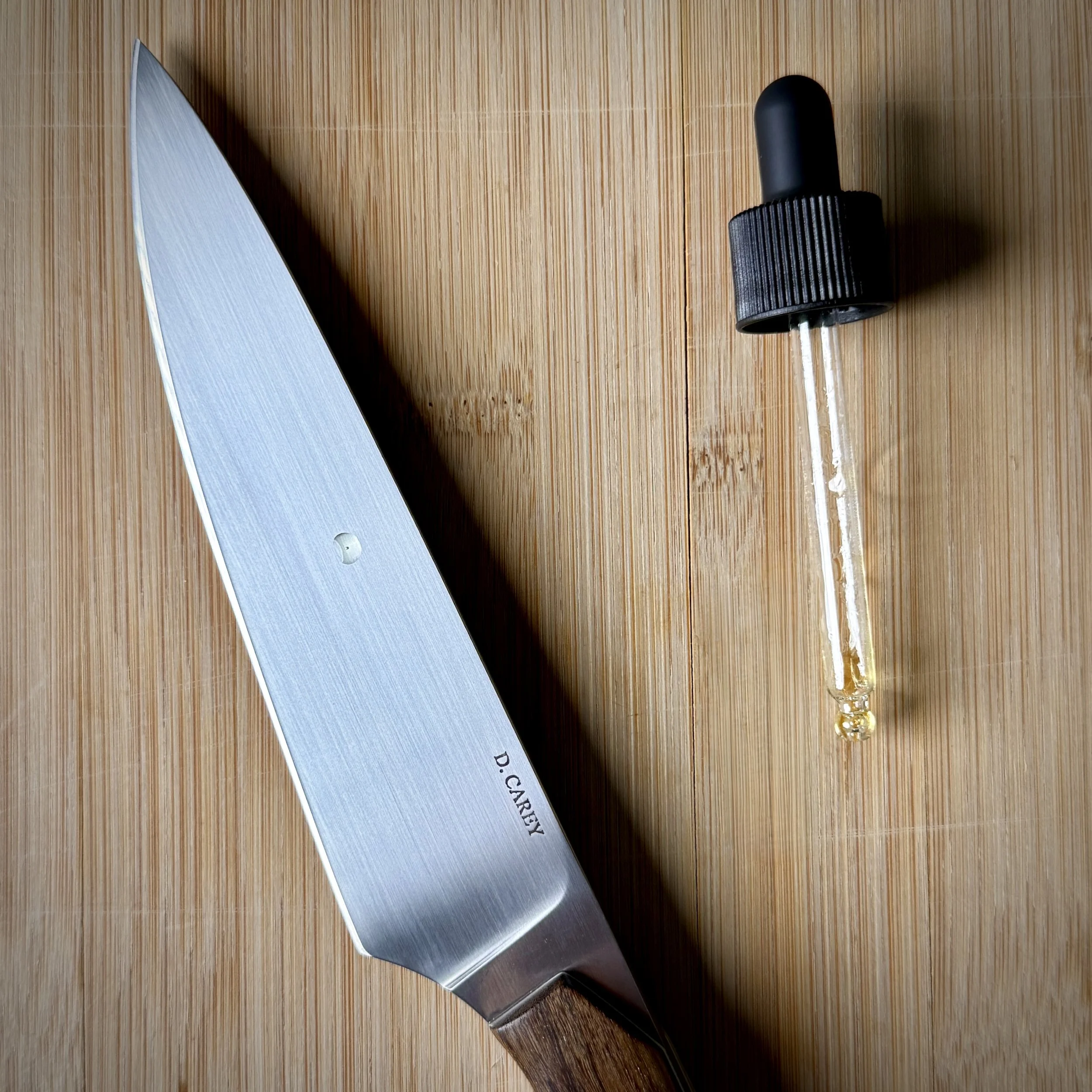 Applying TEMPER camellia oil to a carbon steel kitchen knife for rust protection