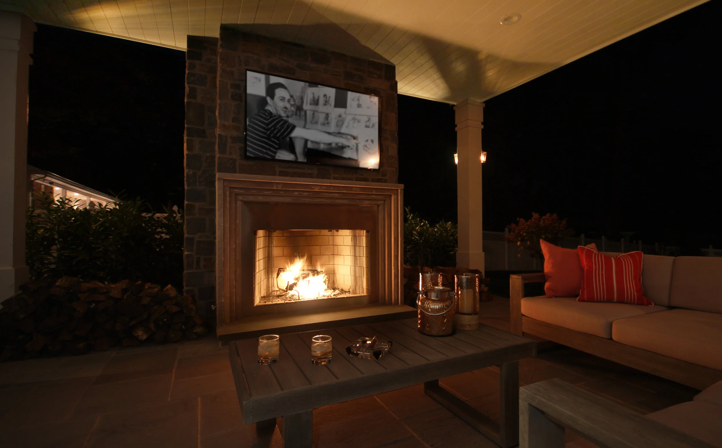 12 Dono - Outdoor Living Room.jpg