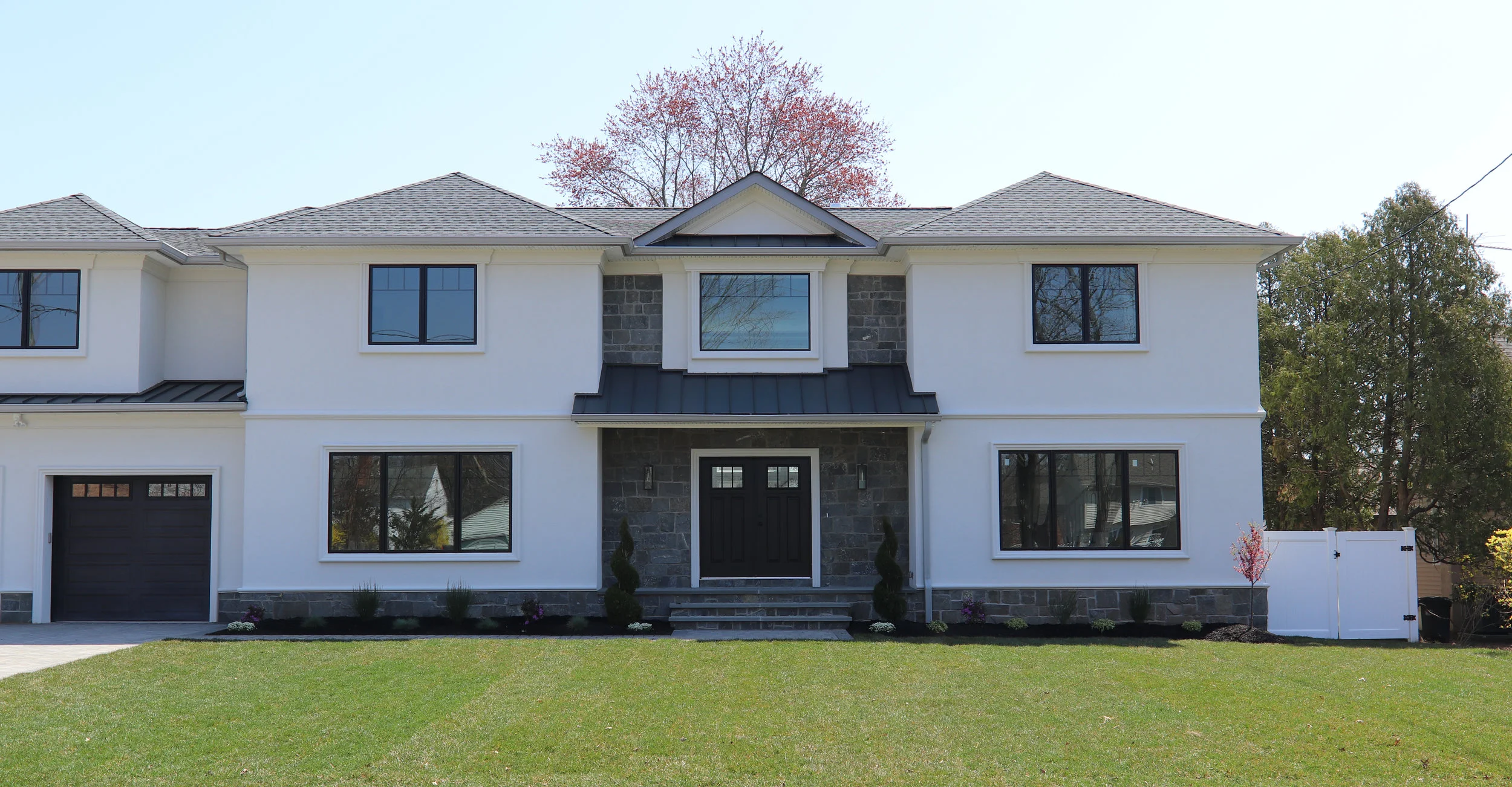 39 Front of House - Straight.JPG