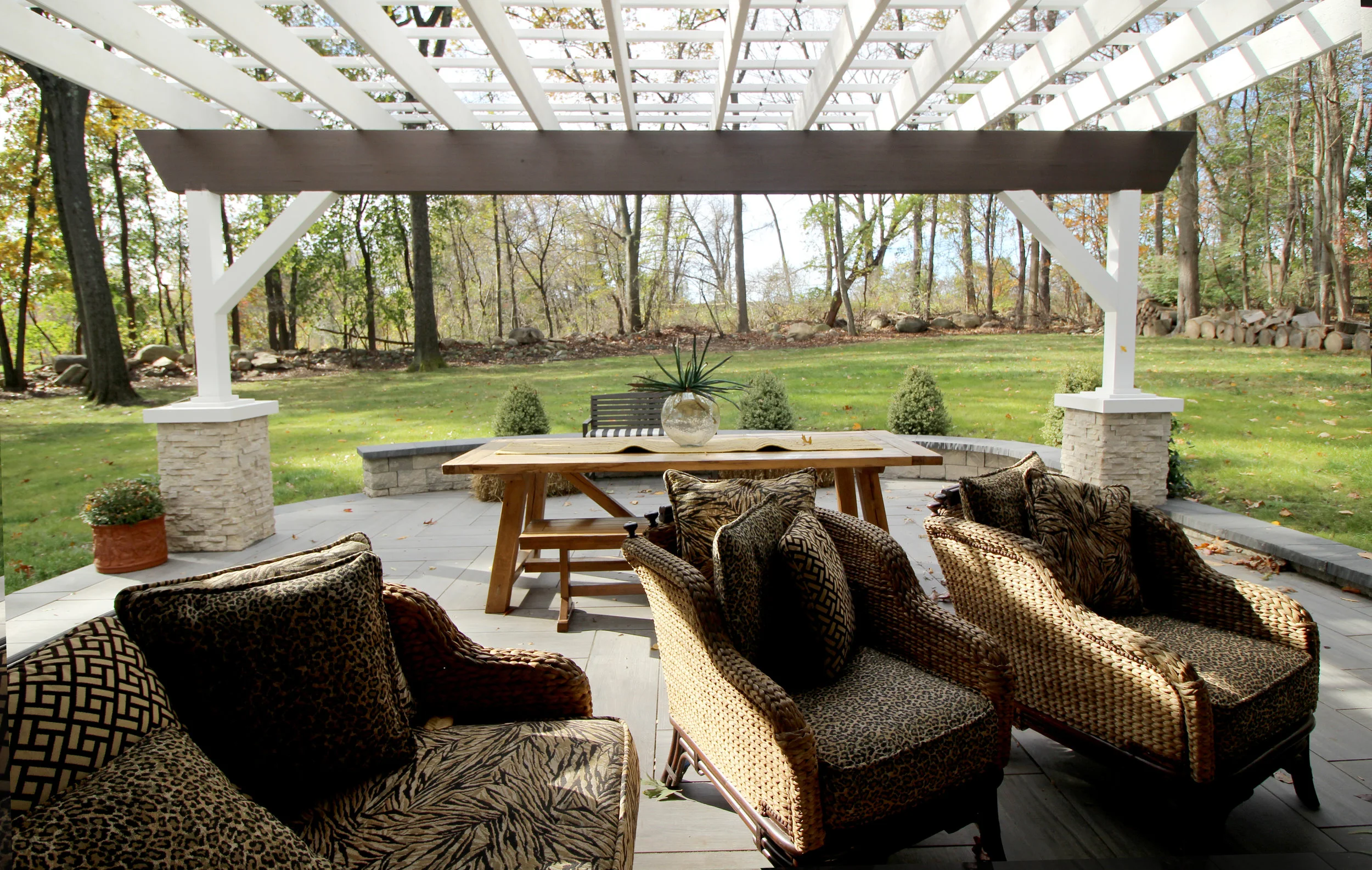 15 Exterior Trellis.jpg