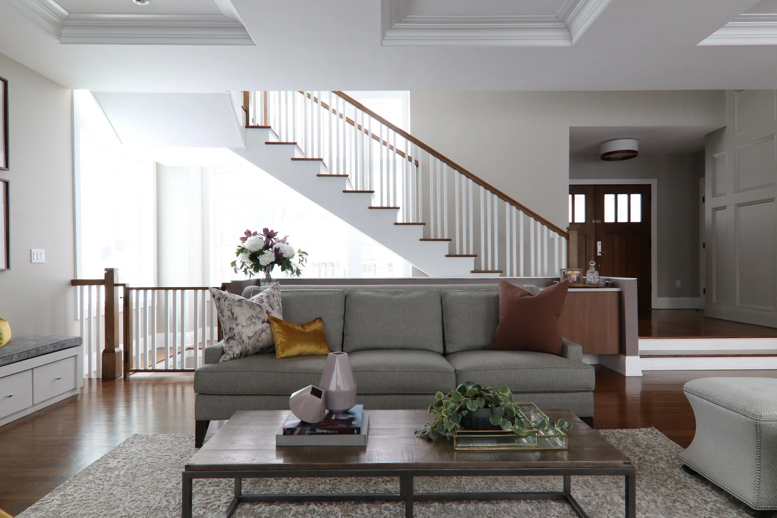 04 Dono - Living Room.JPG