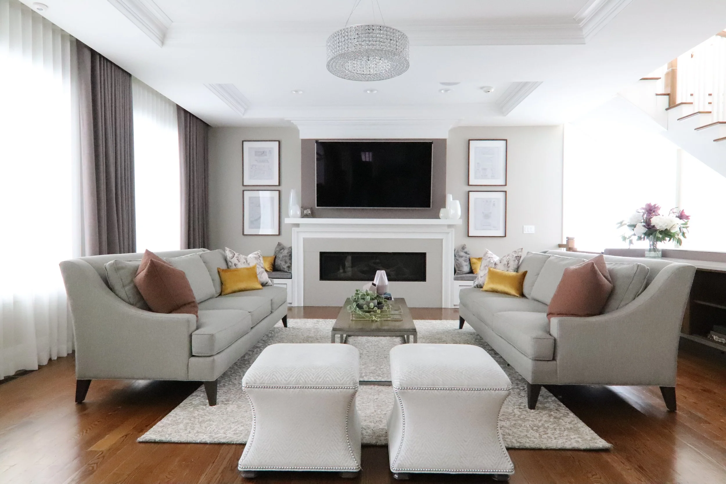 03 Dono - Living Room.JPG