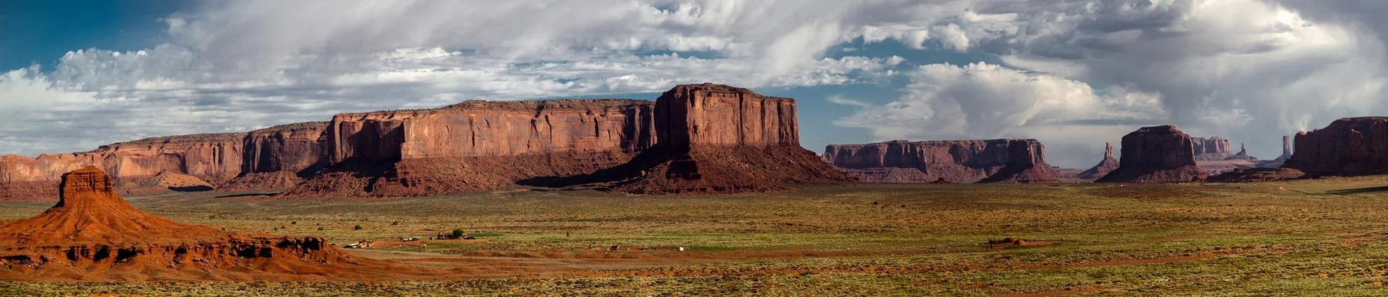 Monument-valley-pano-2.jpg