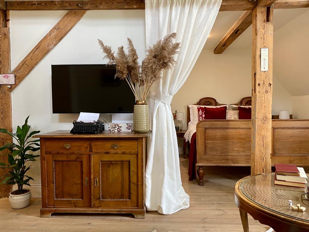 the exposed warm wooden beams help define the suite