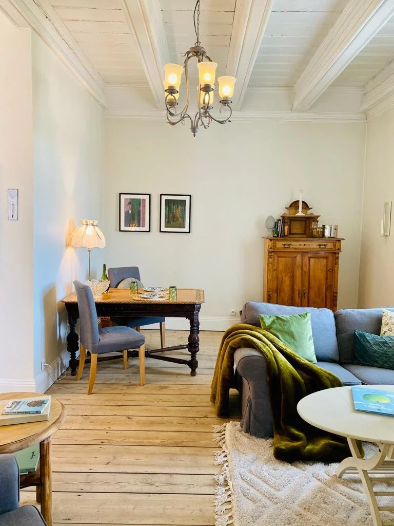 Suite Spotlight: Explore "Blumen für Magritte"