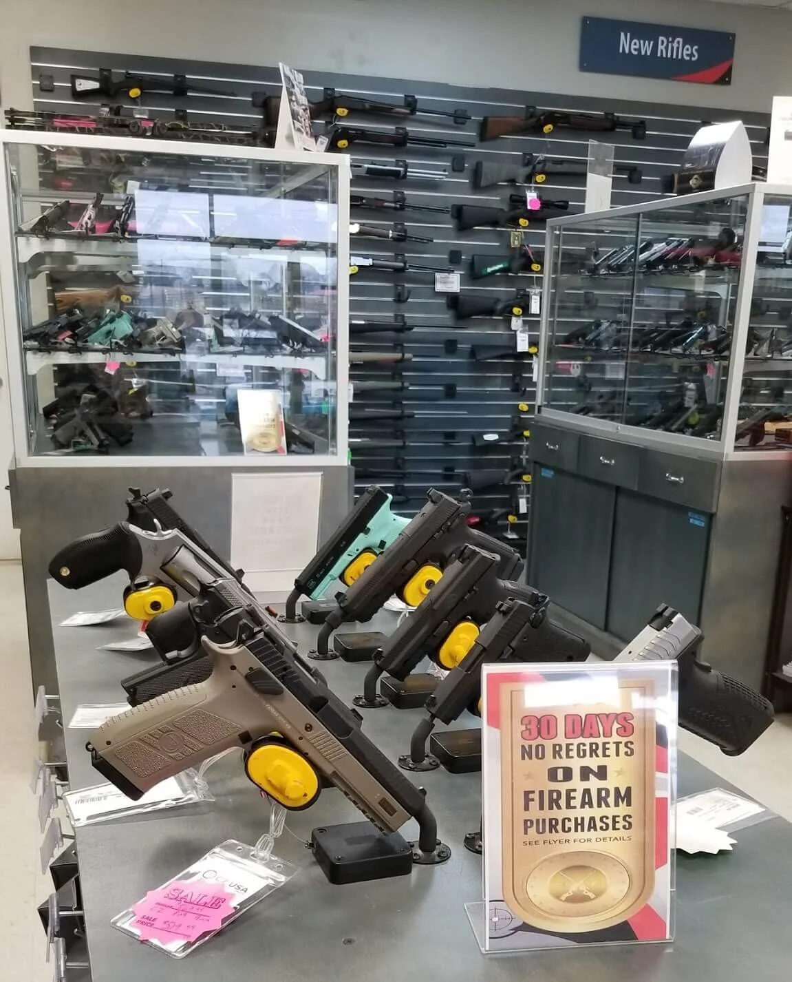 The gun shop Pawn shop, gun store & trading post