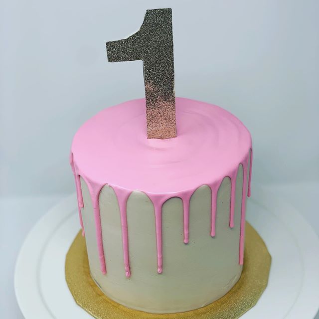 Pink Drip Smash Cake

#midlandtx #odessatx #westtx #buttercream #dripcake #smashcake