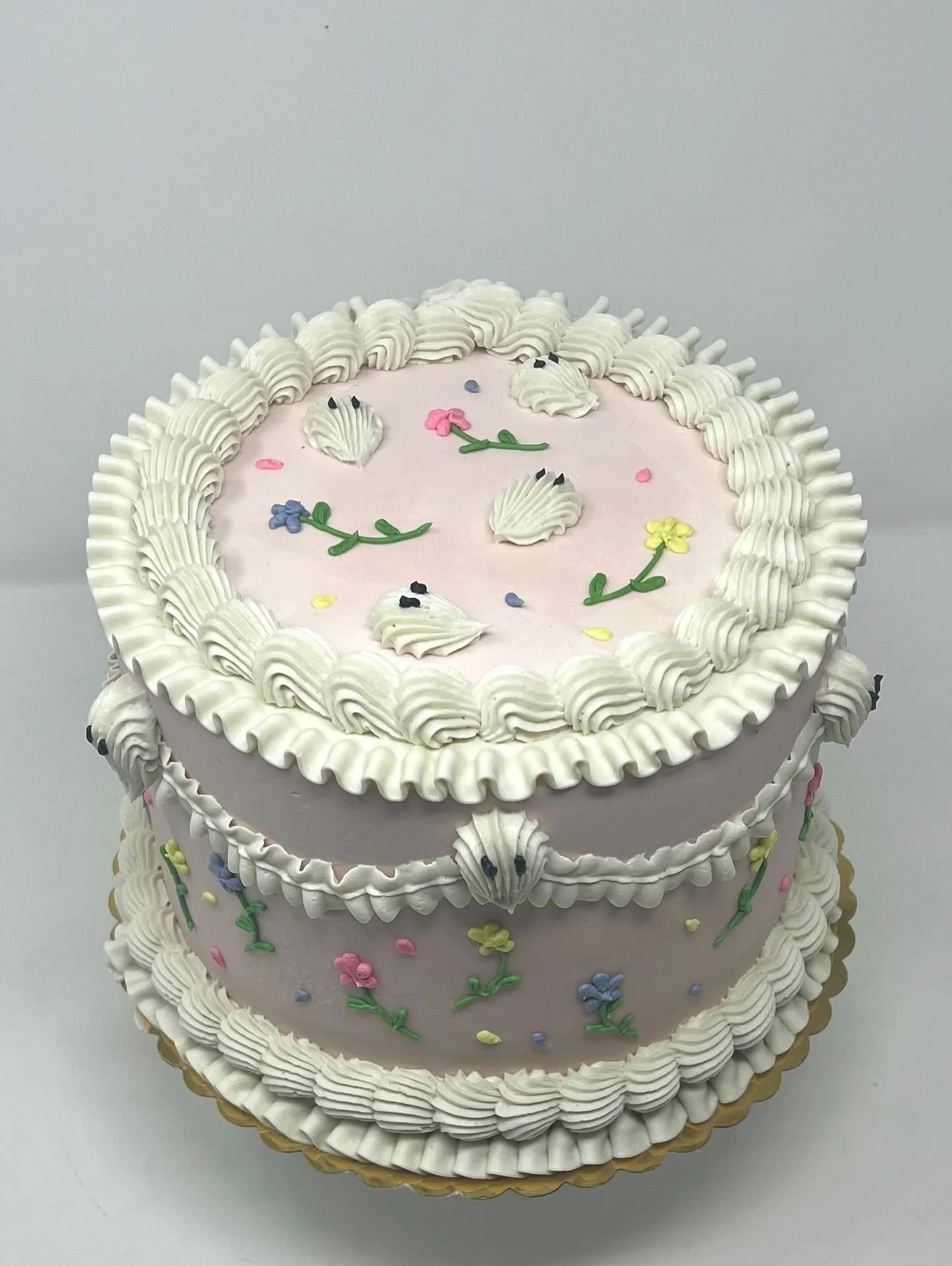 Halloween but make it sweet and girly. ✅Ghouls just want to have fun! Had SO much fun bringing this one to life! 👻🌸 #halloween #ghouls #midlandtx #midlandcakes #cakesofinstagram @katieberg12