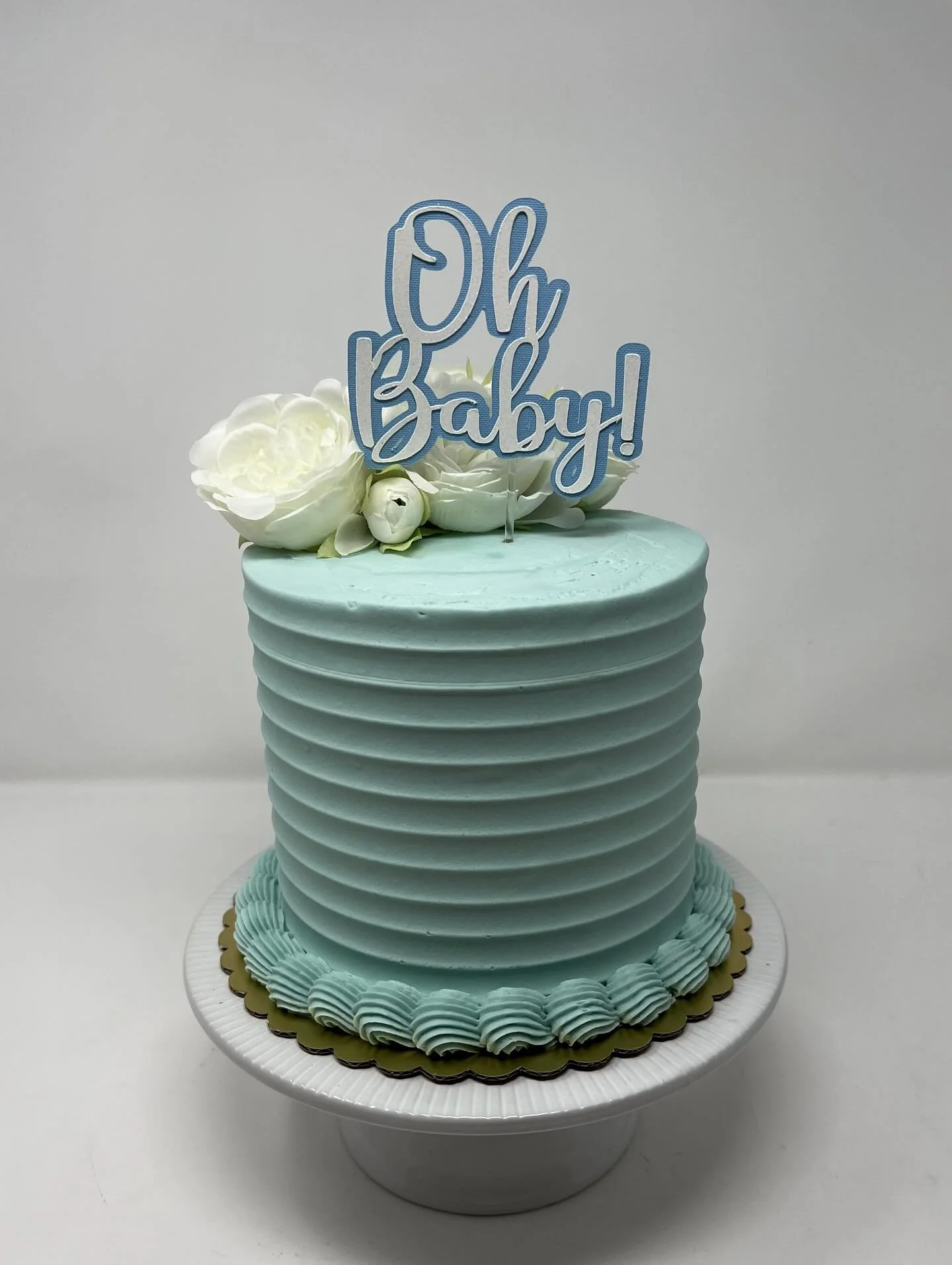 Classic and sweet for a mother to be. Congratulations! 💙 @katieberg12