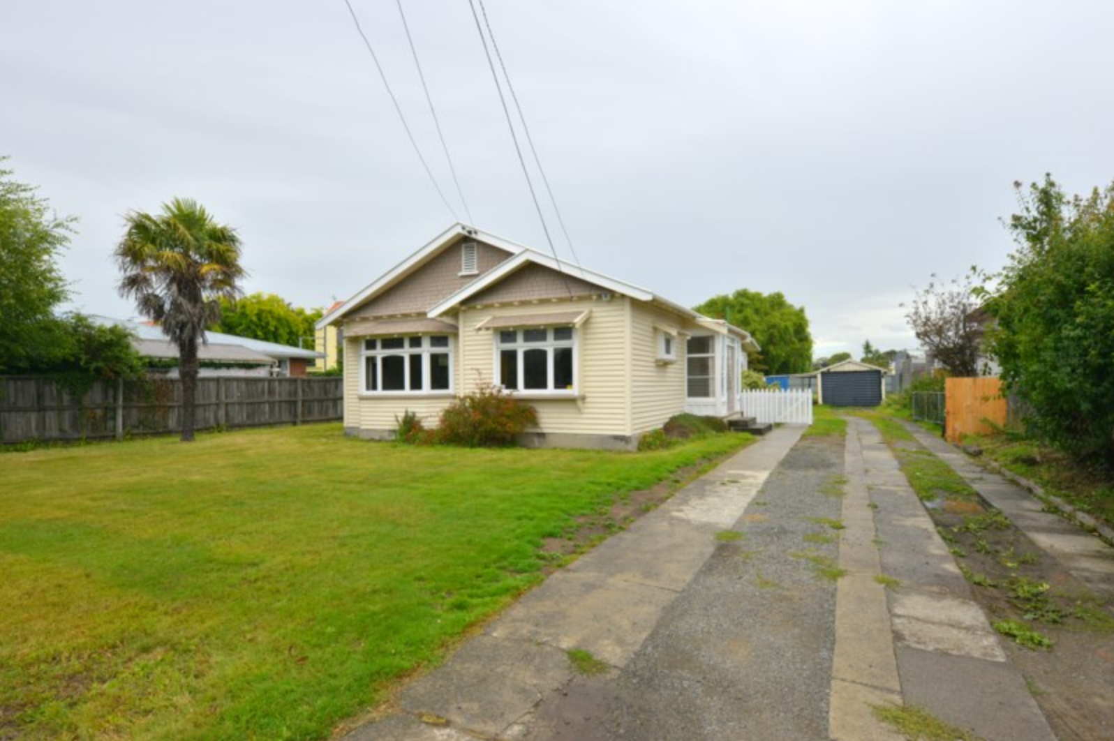 51 HILLS ROAD - ST ALBANS