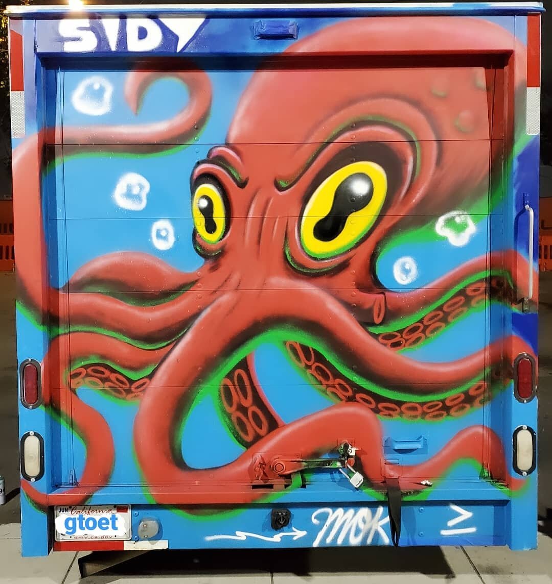 cheeee here's a pic of the quick #octopus I painted on the truck from the previous post.
Big mahalos to @sadclout for letting me get on this. Thanks for looking and have a wonderful day!
#sidyillustrations #Sidy #artistsoninstagram #illustrations #ar
