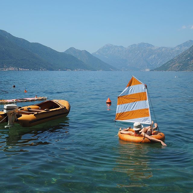 Was a great summer. I found a few more pics of the Dingey Ringey I wanted to post while I still have tan lines.
.
.
#dingeyringey #dingey #ringey #dinghysailing #christophemachet #dinghy #ring #float #inflatables #beachy #orange #innertube #sailmakin