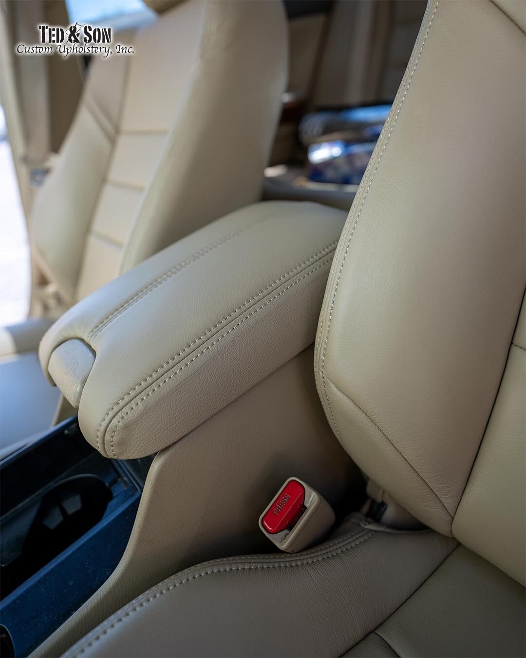 Honda Accord with some new Katzkin leather! In and out in one day and looking good. 😎

3414 Enterprise Ave 
Naples FL 34104 
239-649-6344

#Upholstery #TedandSon #customupholstery #Naples #NaplesFL #fortmyersbeach #fortmyers #bonitaspringsfl  #Flori