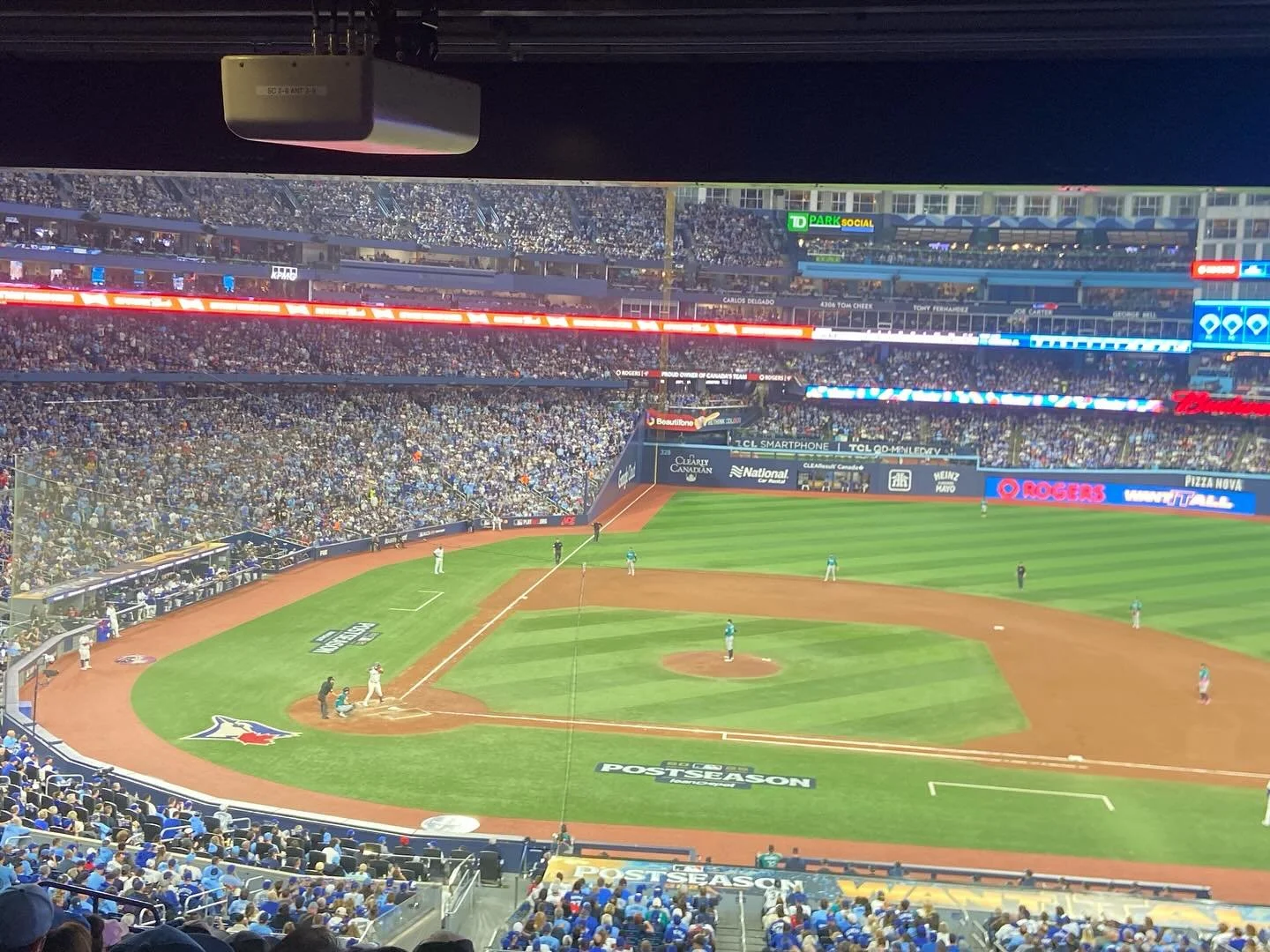 Proud to be a Torontonian 🇨🇦⚾️🎉 

#bluejays #octoberbaseball #postseason #worldseries #torontobluejays