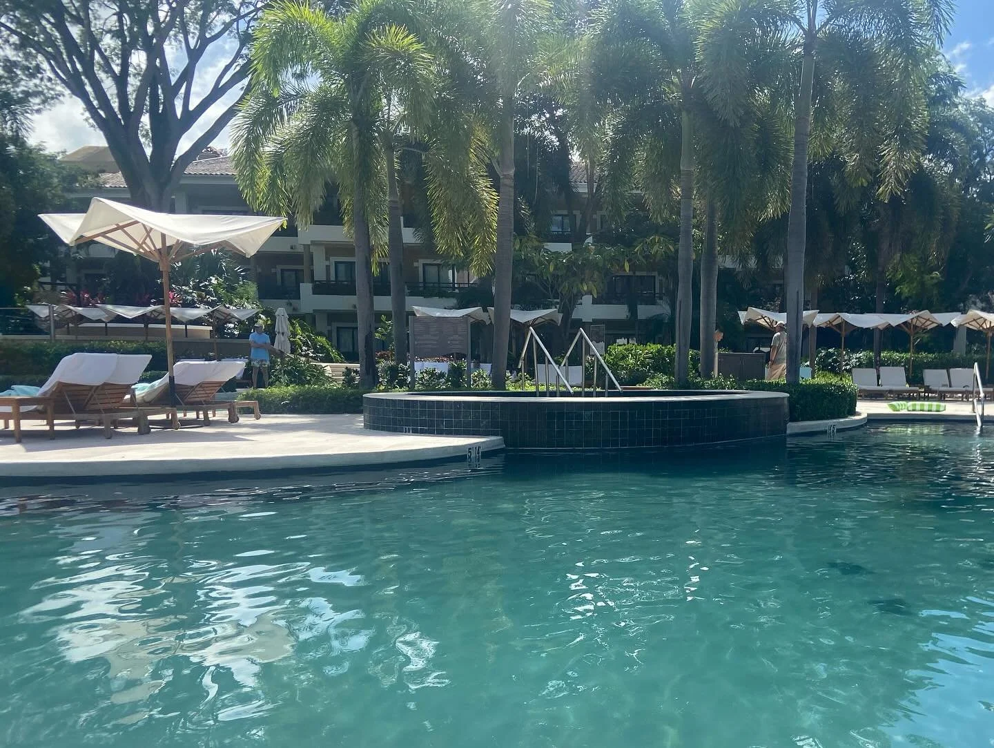 Hanging out in my favourite country in the world (Costa Rica) for the next week. 🇨🇷☀️

Back in office Nov 24. 

Hasta la vista!