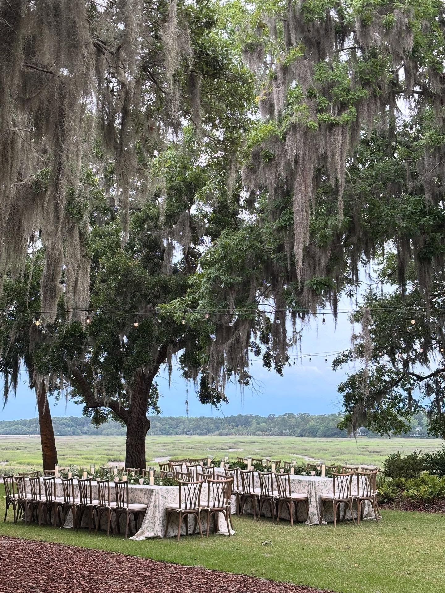 A very special weekend to celebrate Mr. and Mrs. Jonathan Streep! 
&bull;
#wedding #weddingweekends #ctinteriordesign #ctinteriordesigner #naturallybeautiful #coastalliving #naturallybeautifulliving #housebeautiful #interiordesign #interiordecor #cti