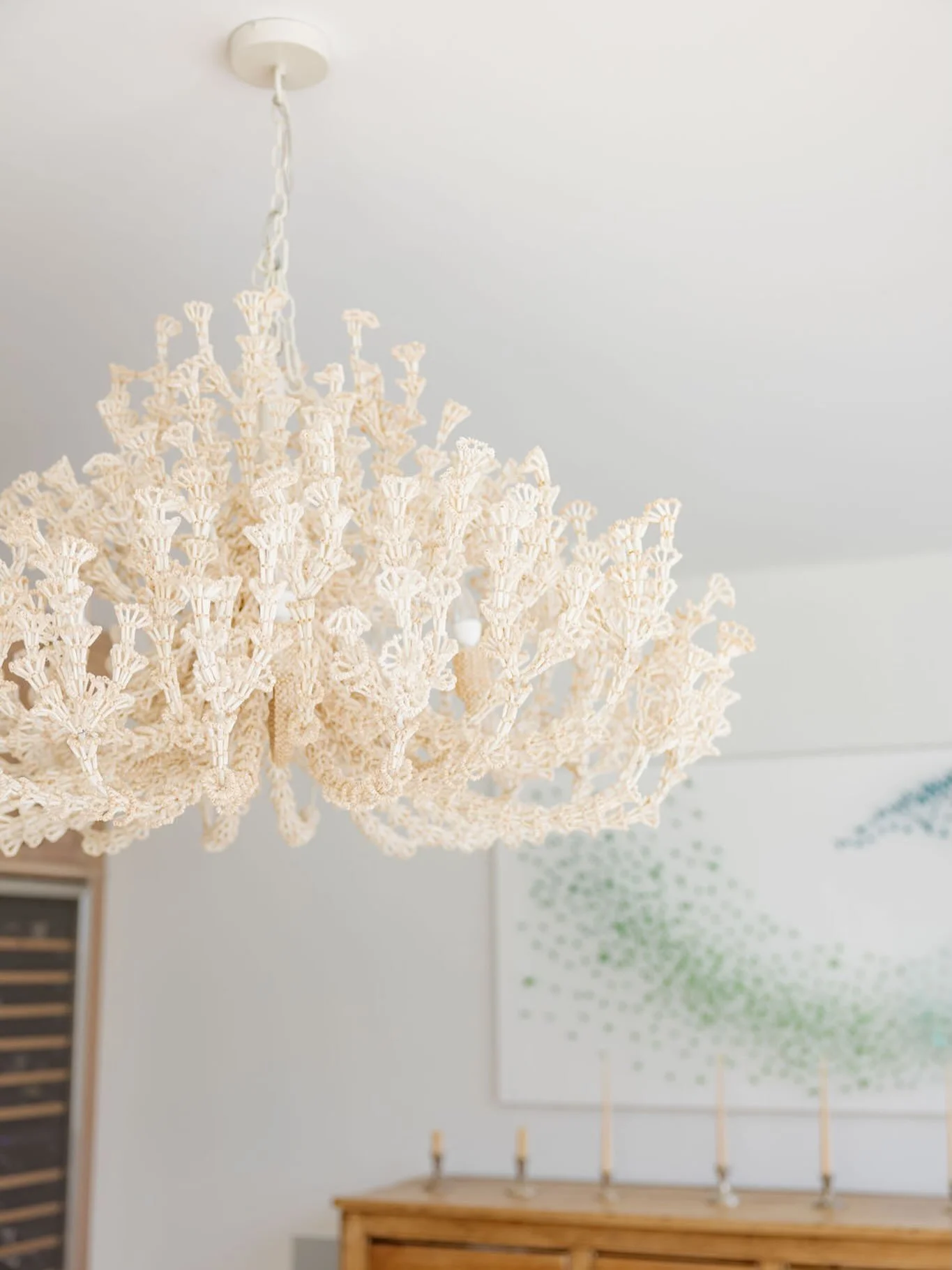 Warm coastal vibes in our Norwalk, Connecticut project!
&bull;
Interiors Design: @whitandwell.interiors 
Photography: @abbycolephotography 
&bull;
#coastaliving #coastaldesign #ctinteriordesigner #ctinteriordesign #ctinteriors