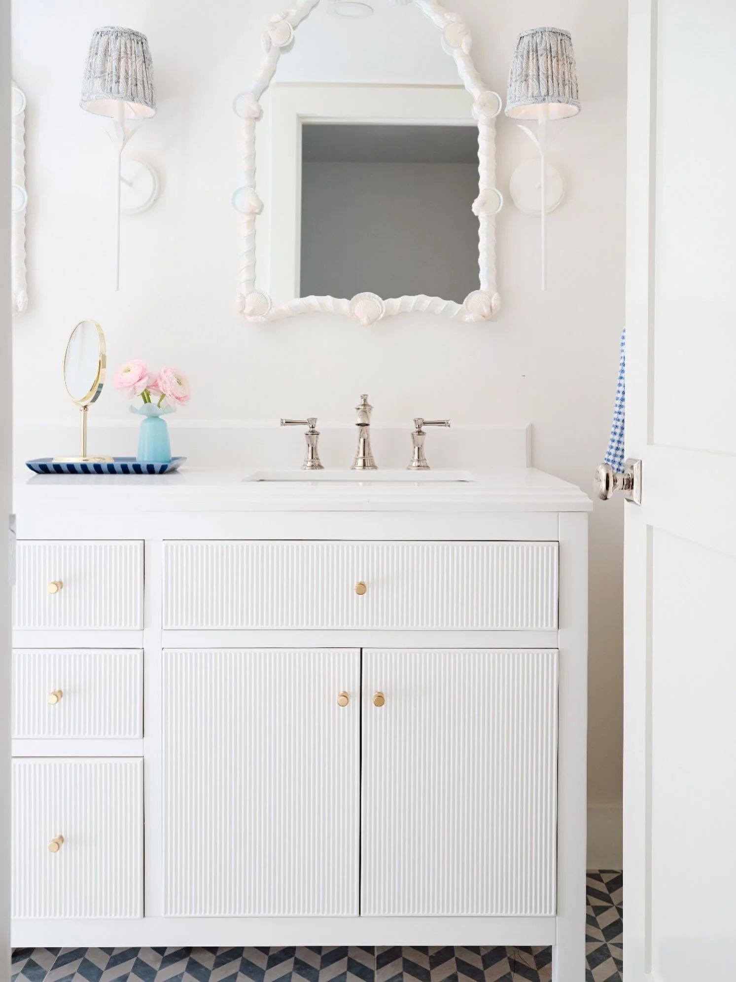 Leaning into our love for all things blue with this gorgeous tile floor, stunning blue patterned lampshades and a coastal mirror to complete this guest bathroom!
&bull;
Interior by @whitandwell.interiors 
Gorgeous tiles by @padronflooring 
Stunning l