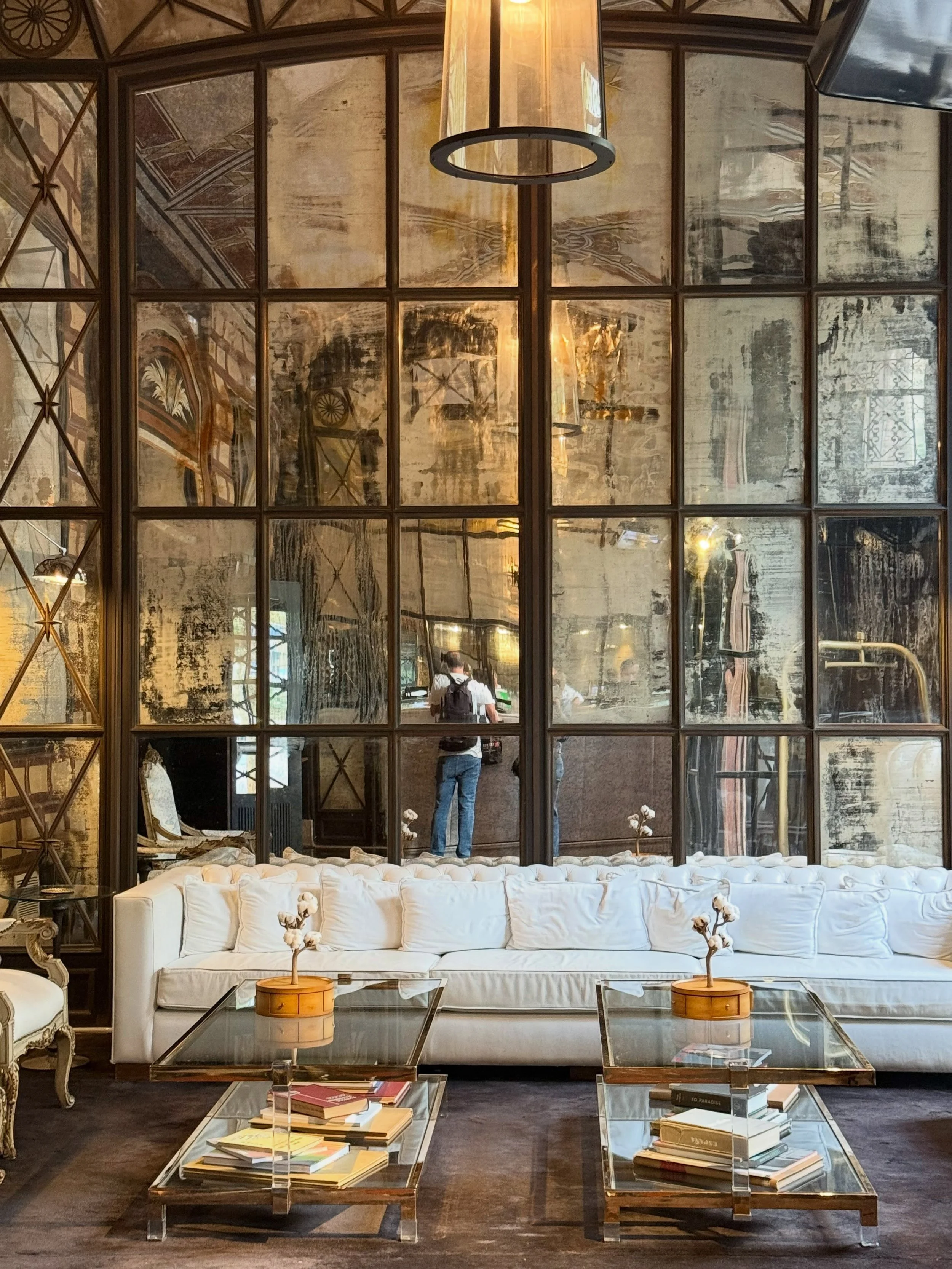 Throwback to our stay last month in this gorgeous hotel @cottonhousehotel !
&bull;
#ctinteriordesigner #hotelinspiration #hotelinterior #travelinspiration #hotelstyle
