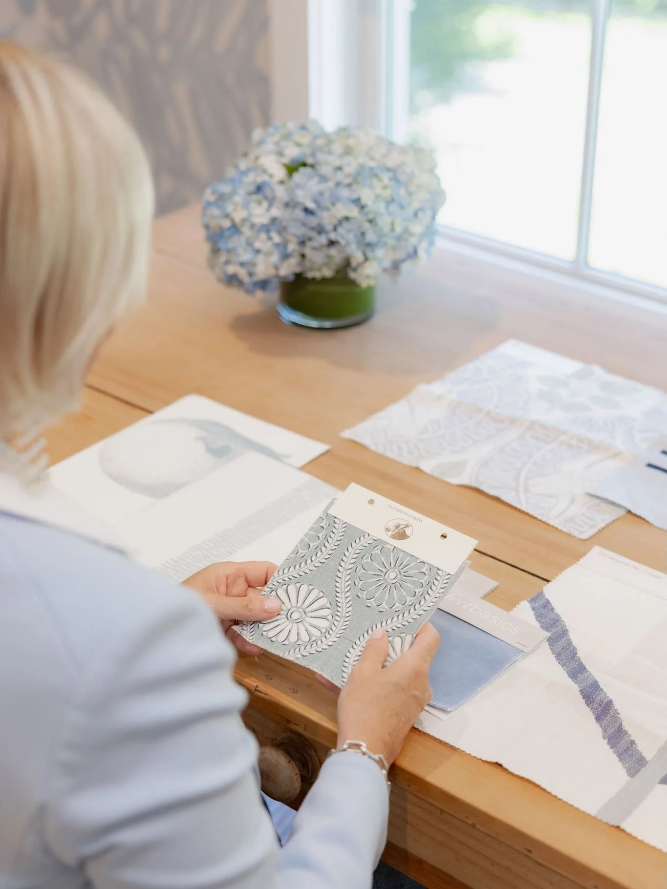 The best part of vacation, coming home &hellip;and back to work!

&bull;
Interiors: @whitandwell.interiors 
Photography: @abbycolephotography 
&bull;
#ctinteriordesigner #palmbeachinteriordesign #coastaldesign