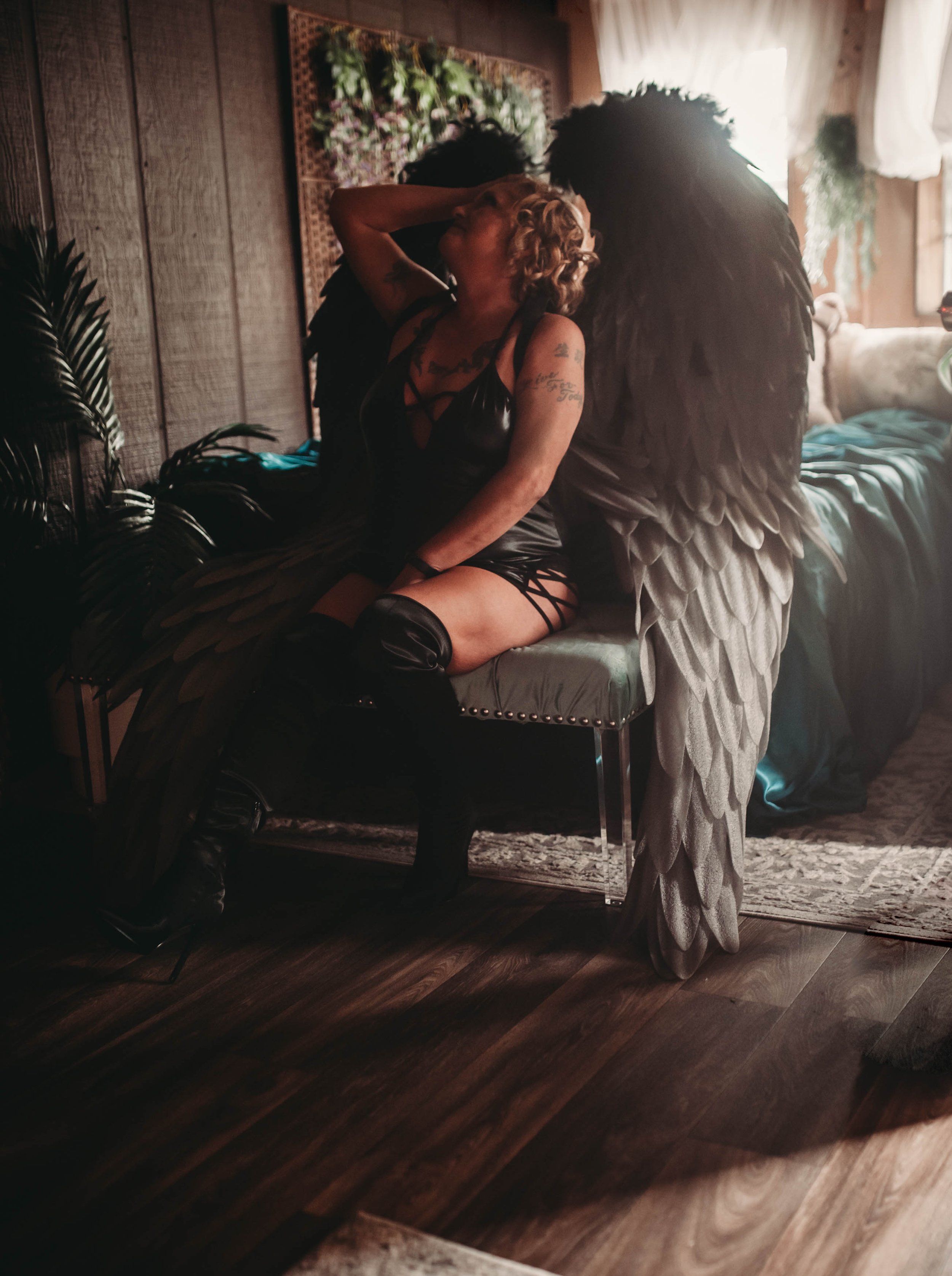 boudoir with wings