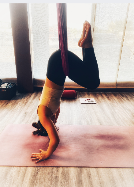 Ana - yoga - flexer stretch.png