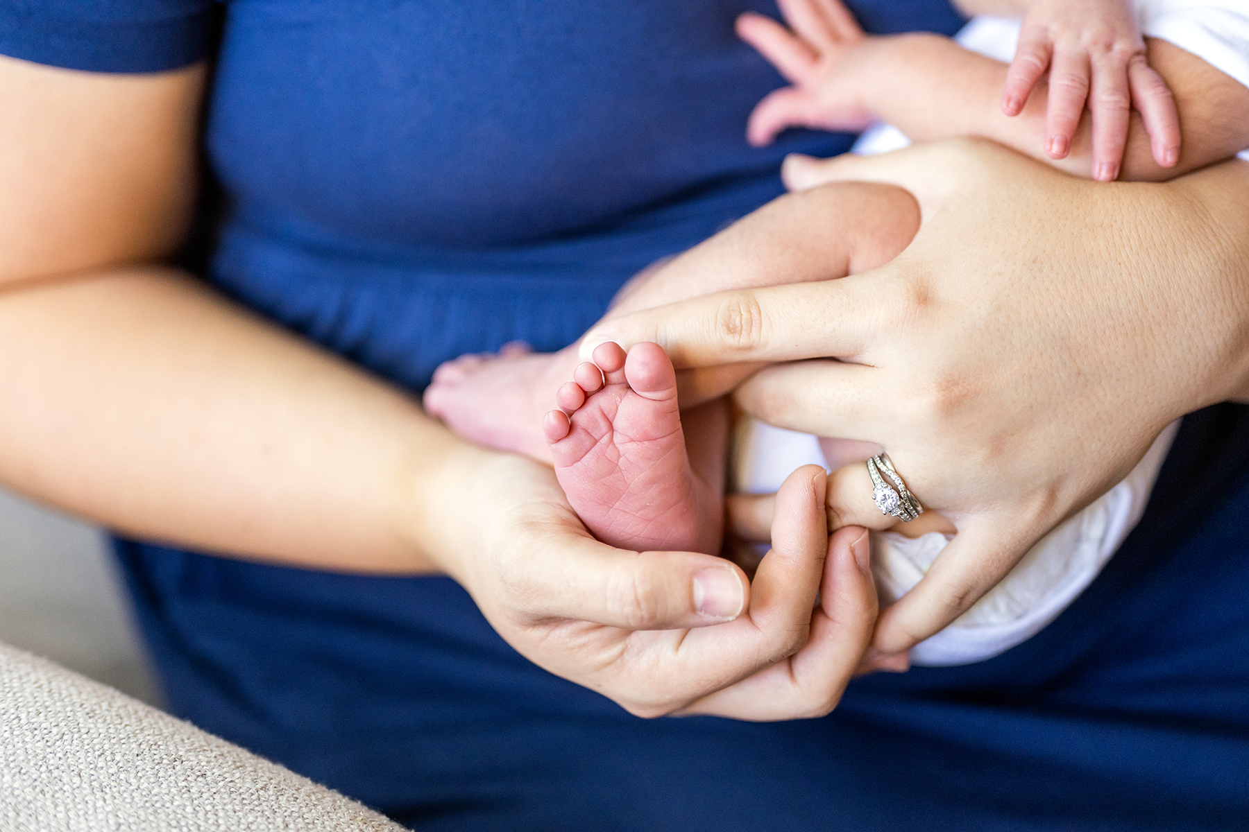  Newborn photography details and tiny toes 