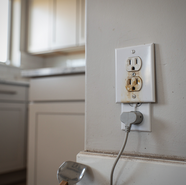 Signs You Need an Emergency Electrician Right Now