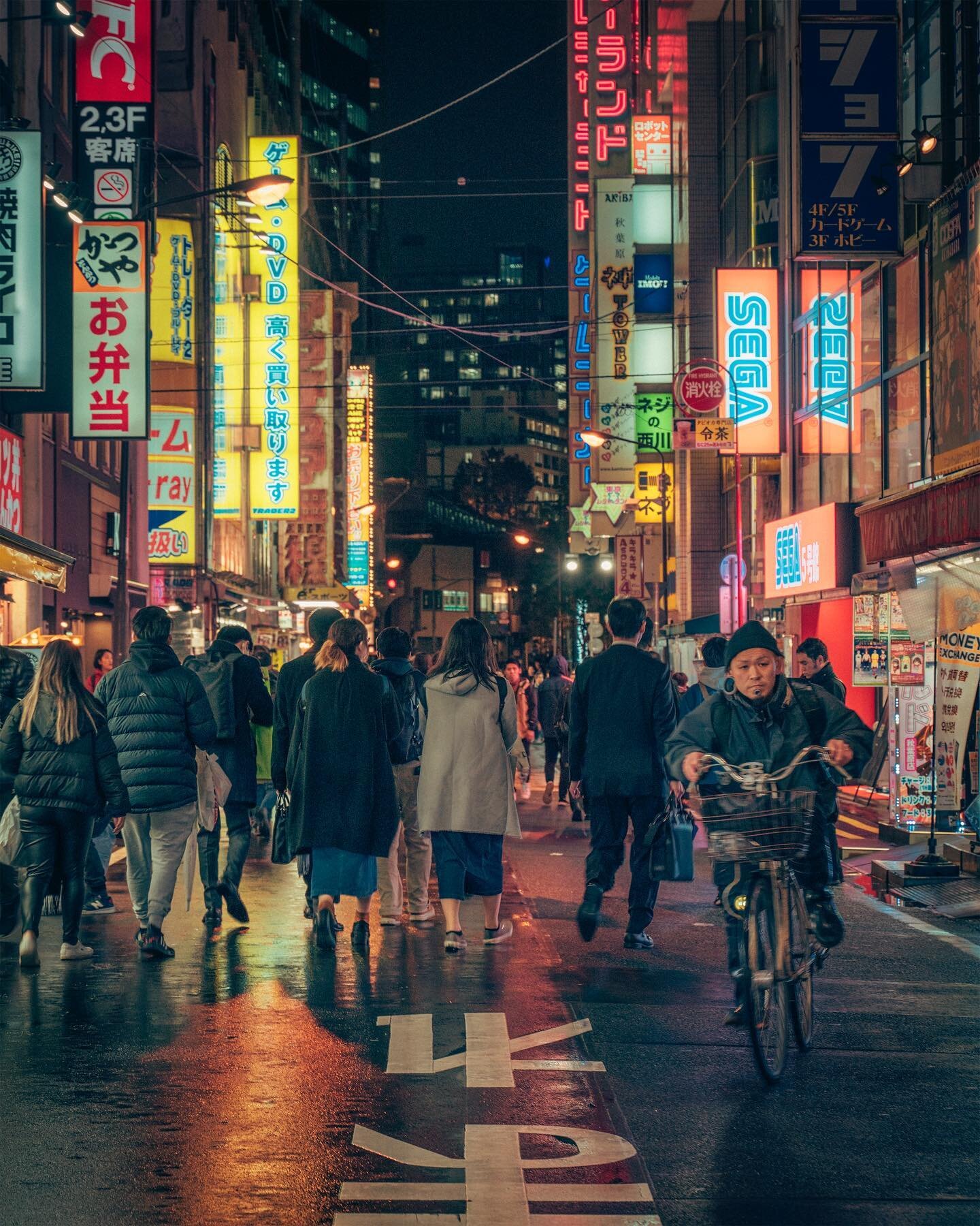 The Japan-sickness has been strong the past couple of days.

Especially on a rainy evening, which would be perfect for scenes like this.

@Japan &ldquo;when??&rdquo; I ask you, WHEN?? 😭

Sony ⍺7R III
Tamron 28-75mm f/2.8 Di III RXD
ISO100
1/40
f/5.6