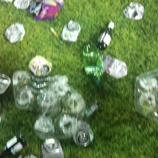 SWIPE ➡️ We had such a fun night
 at @fridayjamslive last weekend,BUT man was I shocked and horrified by the amount of single use plastic used. Literally everything was serviced in plastic. Single use cups, drink holders, plastic bottles with no lid so you couldn’t even use it again!! I so thought we were beyond this!! So disappointed @fridayjamslive. 
We went to a gig earlier in the year also at Western Springs Stadium which was totally sustainable. Reusable cups that you gave back at the end and that they then reused, water refill stations. All the little details were thought of and it went off with out a hitch. 
The plastic used at @fridayjamslive was just totally unnecessary and unacceptable in thus day and age!! #fridayjamslive #singleuseplastic #earthware #sustainability #plasticsucks