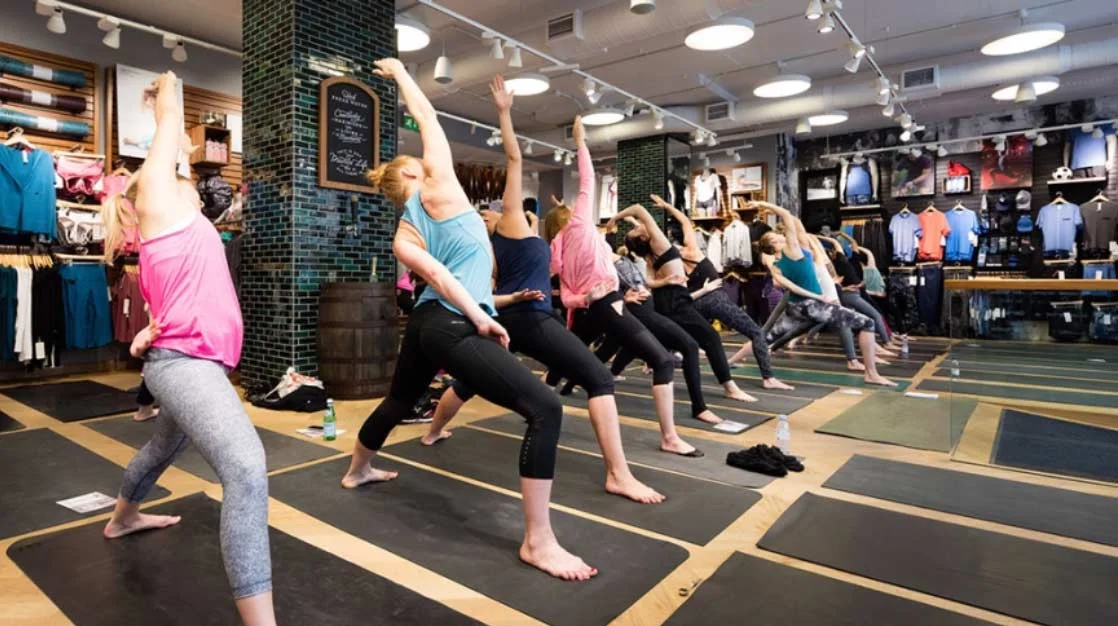 Yoga class in Lulu Lemon, Covent Garden, London. Image © Lulu Lemon