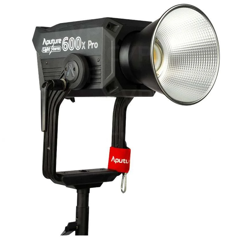 APUTURE 600X PRO LIGHT STORM KIT WITH LIGHT DOME, BARN DOORS AND FRESNEL