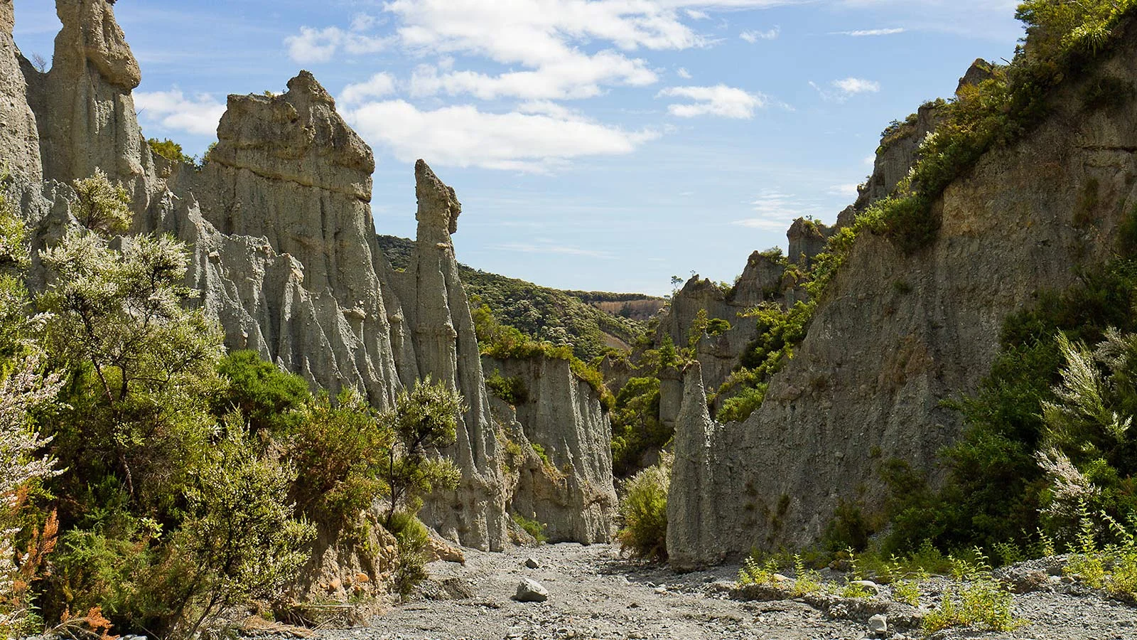 putangirua-pinnacles-1600.jpg