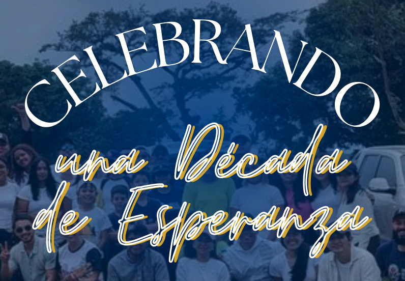 Group of people outdoors with trees and cars, overlaid with the text 'Celebrando una Década de Esperanza'.