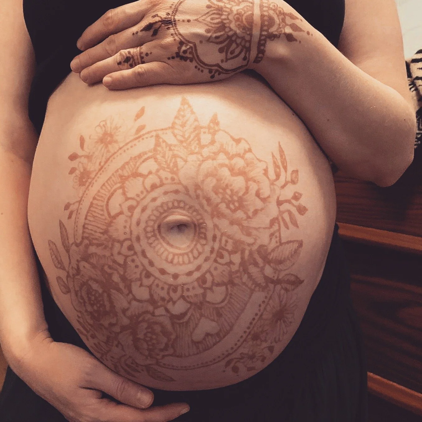 Raskaushenna - Belly blessing