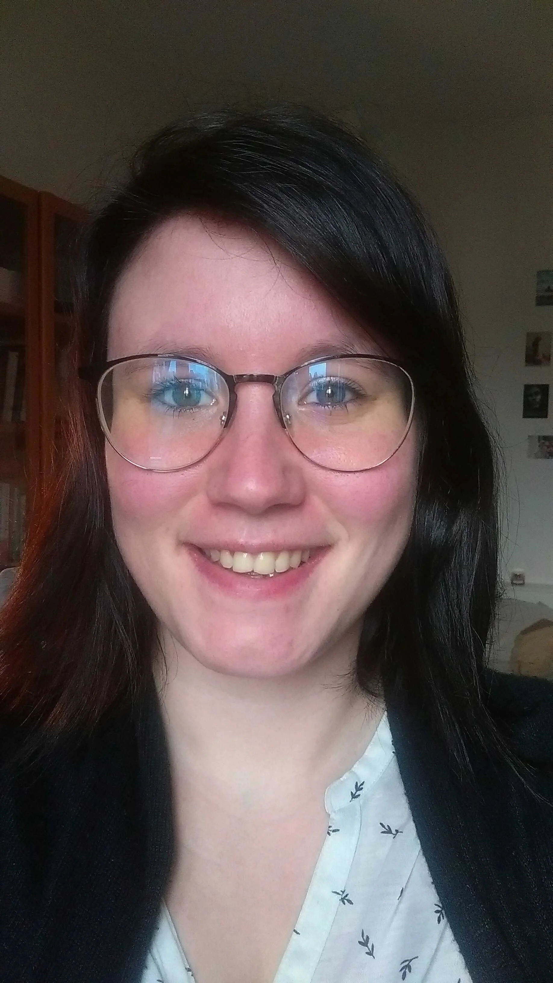 Julie, rédactrice web freelance et fondatrice de La Plume de Lyly, est l’entrepreneure de la vraie vie invitée de La Vraie Dose 50