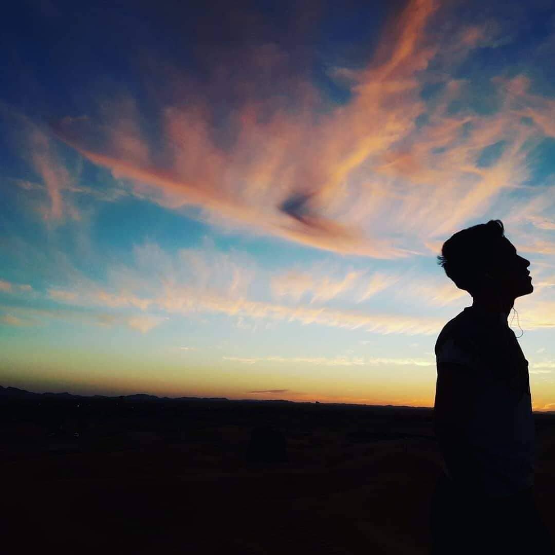 Everyone thinks of changing the world, but no one thinks of changing himself.
.
.
.
Pretty sunset in Merzouga Sahara Desert Morocco, : 
📸@morocco_view_tours ⛺🐪
.
.
.
.
.
.
📧 Book your trip, night luxury camp, quads biking here: 🚩 www.moroccoview.